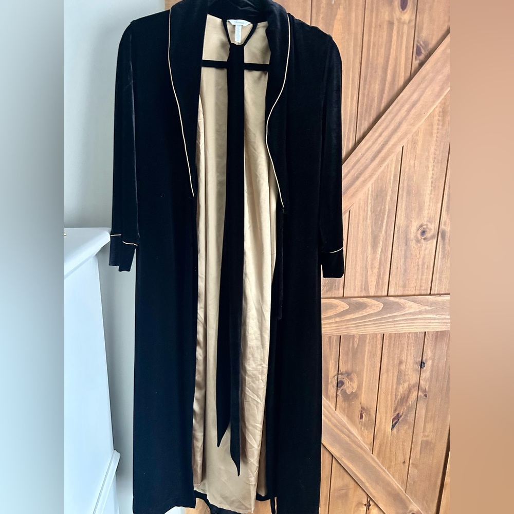 Soma Black Velvet and Gold Satin Robe